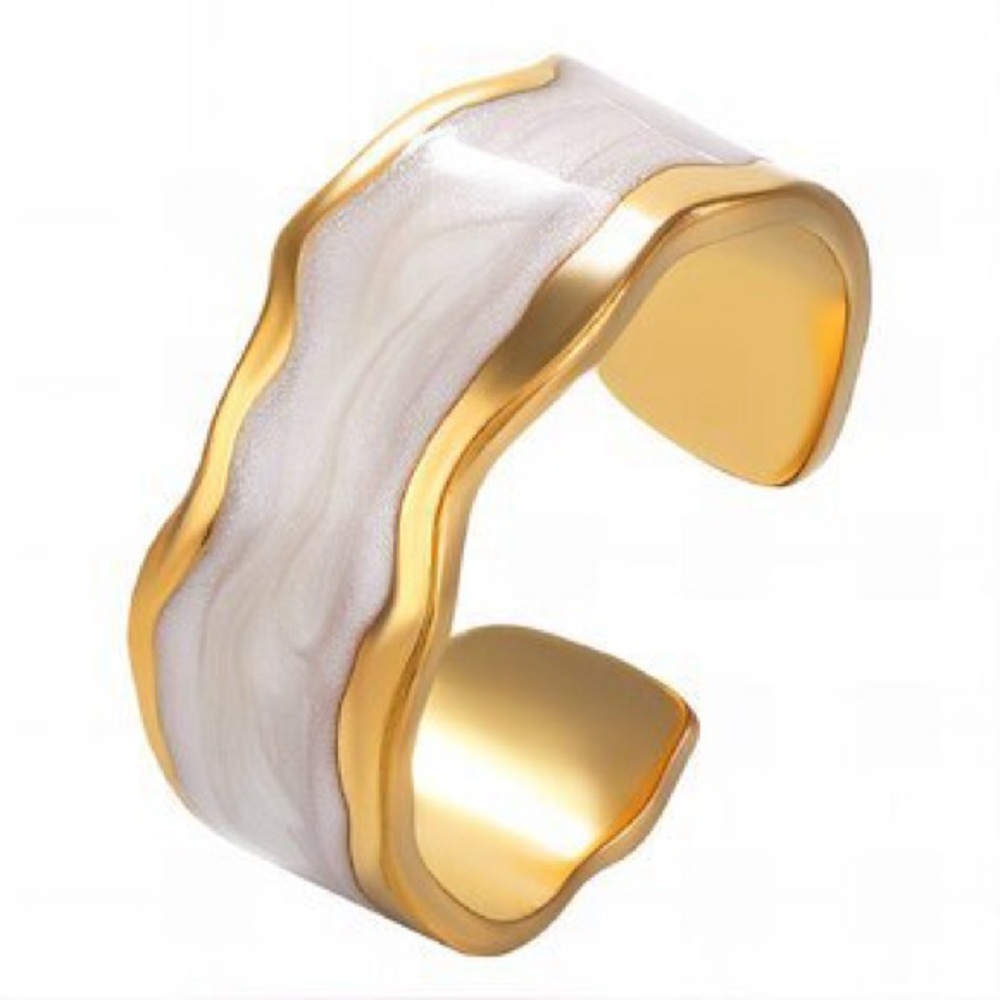 Ring - Picture 3 of 8